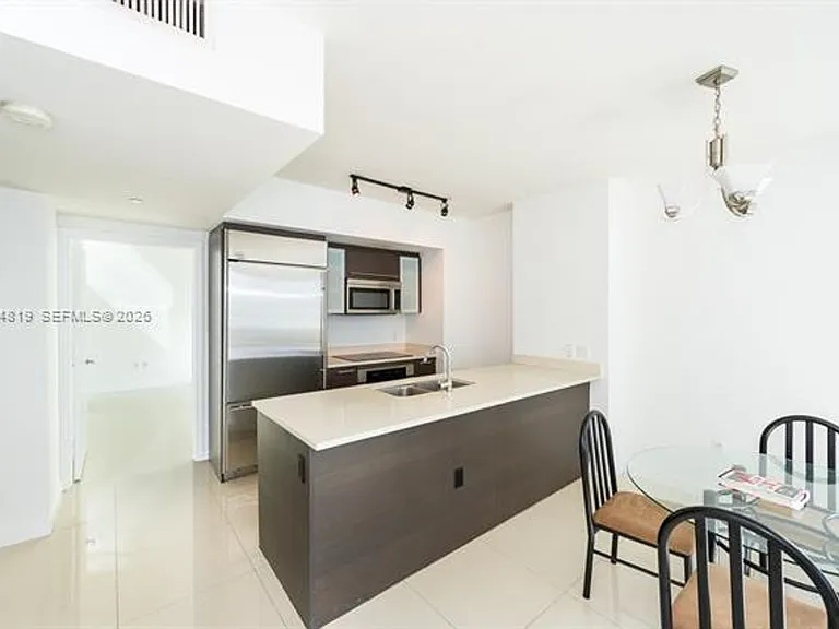 55 SE 6th St #CU-2210 — Photo 4