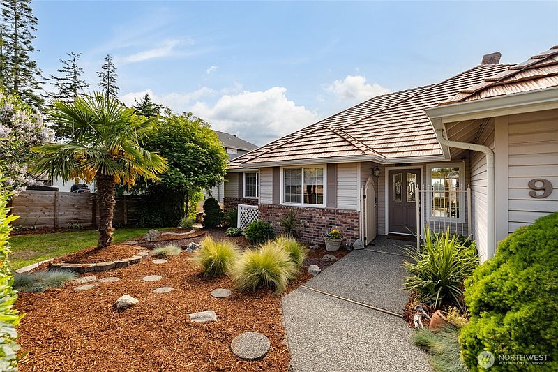 3rd image of 987 NW Camano Drive