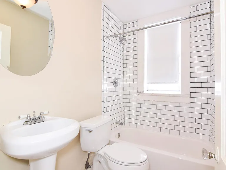 611 W Horatio St #5 — Photo 5