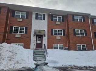 7C Maple Crest Cir, Holyoke, MA 01040