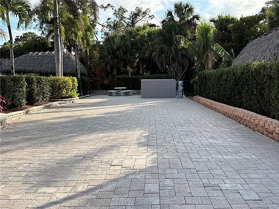 3rd image of 46 NW Boundary Dr