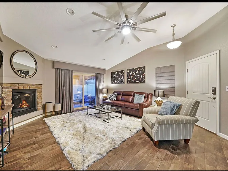 824 Yellow Jasper Point — Photo 2
