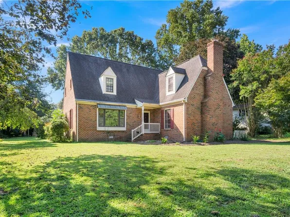 140 Country Club Dr, Williamsburg, VA 23188