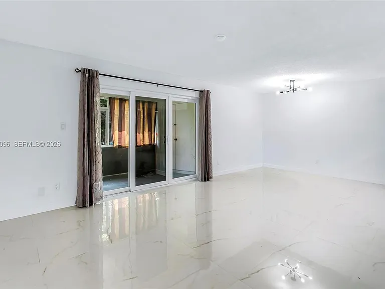 22 Canterbury Ln #22 — Photo 7