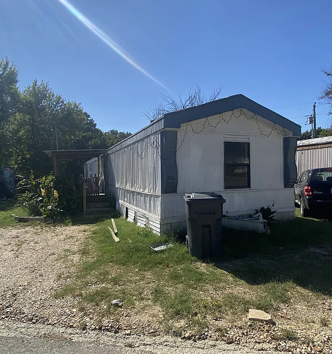 1305 N Floyd St #70