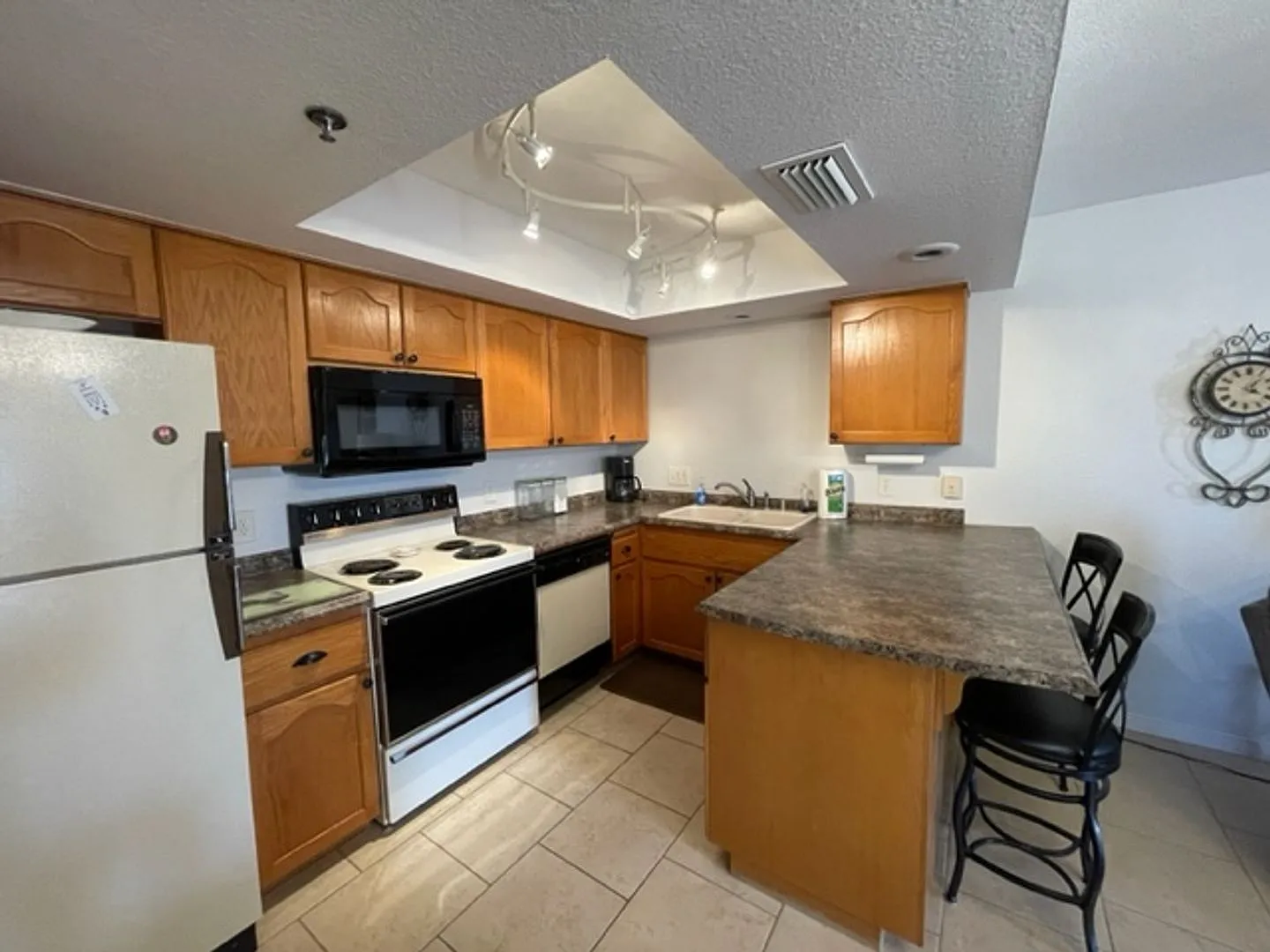 Unfurnished 2 bedroom 2 bath long term rental — Photo 2