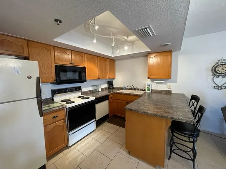 2085 Mesquite Ave — Photo 2