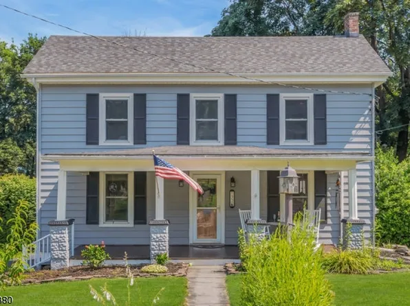 132 Main St, Hampton Boro, NJ 08827