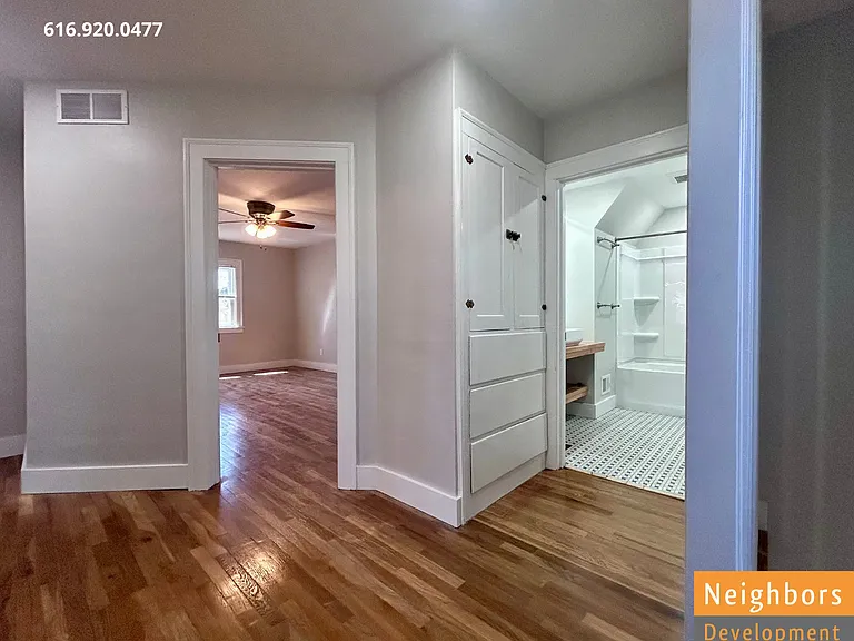 2390 Crestview Dr SW — Photo 15
