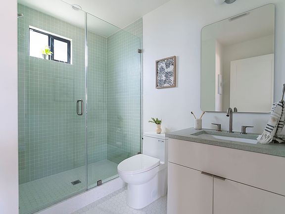4th image of 466 W Washington Blvd #470A