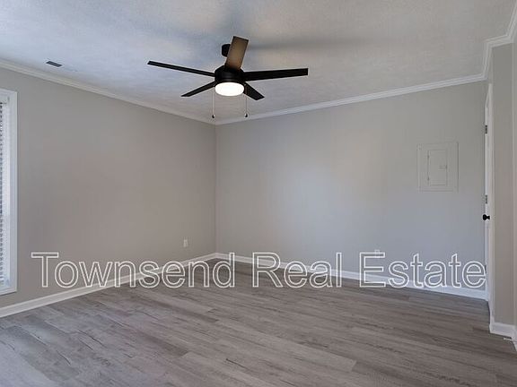 3rd image of 5850B Century Oaks Dr