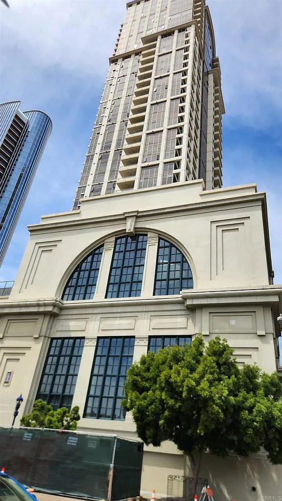 2 bed, 2.0 bath, 1062 sqft, $4,250 — Photo 3