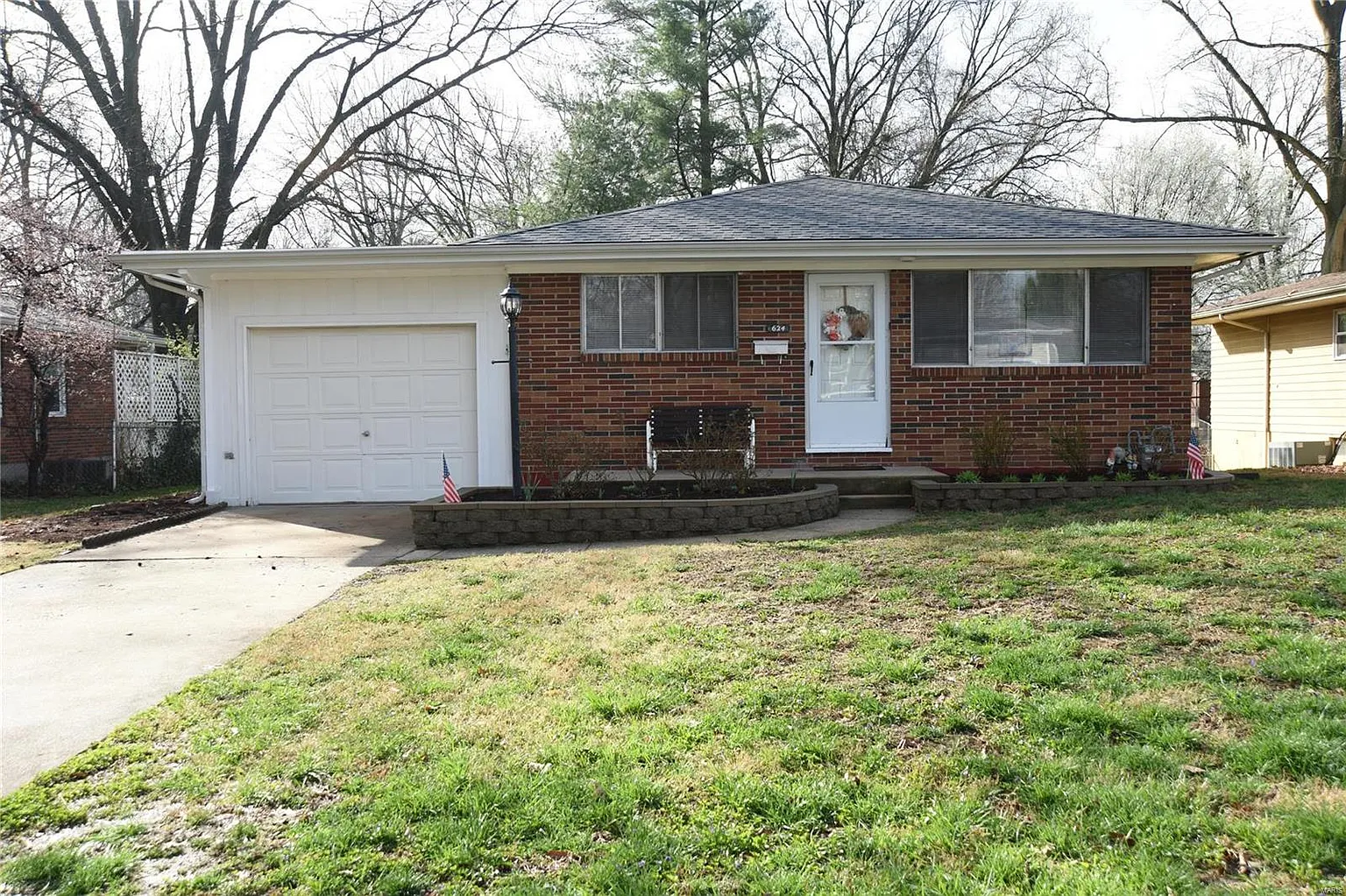 624 Montclaire Ave photo 1