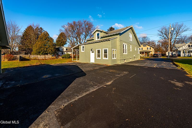 4th image of 21 Magee Drive