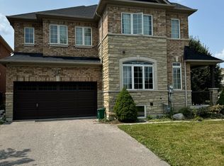19 Lewis Honey Dr, Aurora, ON L4G 0H7