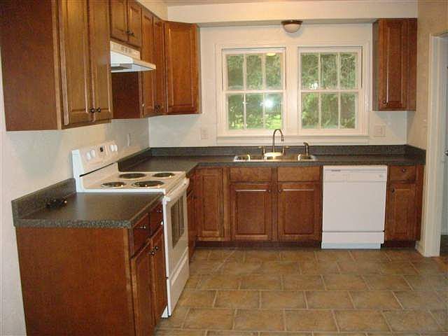 2nd image of 121 Cravens Dr