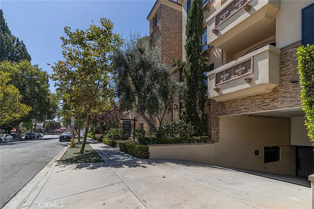 12026 Hoffman St — Photo 2