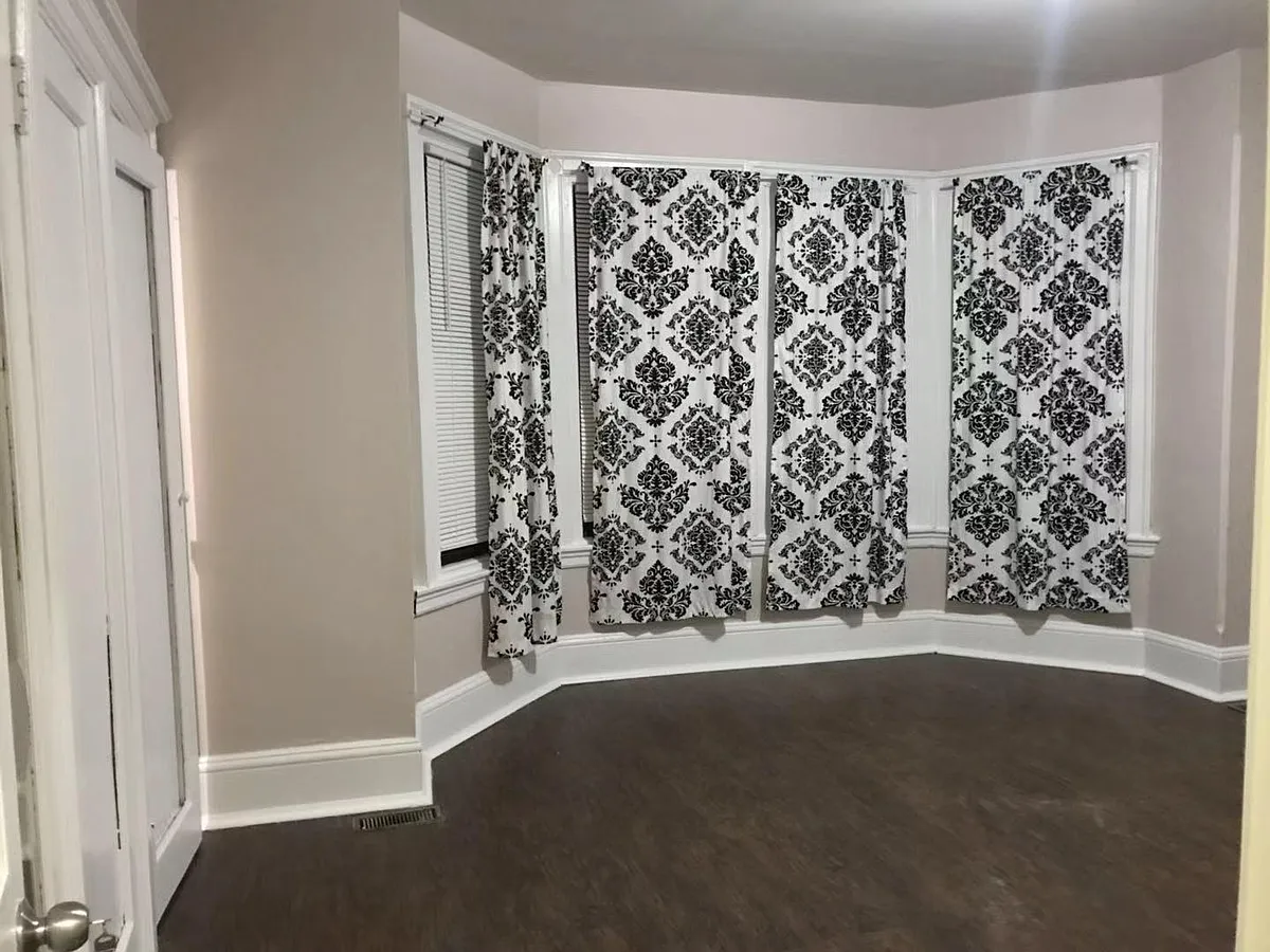 Building Photo - 4409 Pine St #2