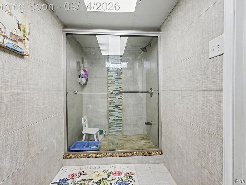 5741 Fairwood Dr, photo 29