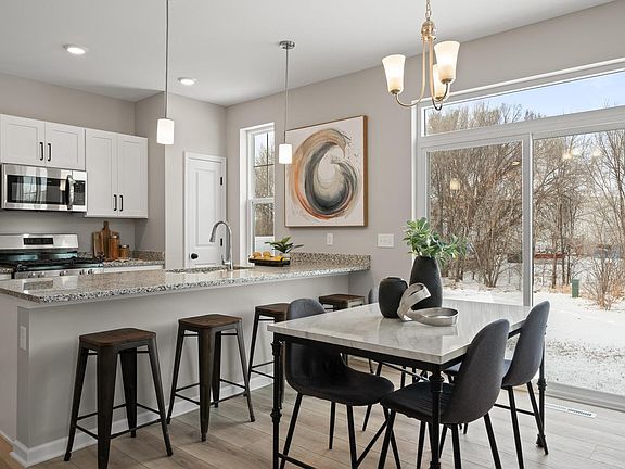 3rd image of 1567 Meadowview COURT