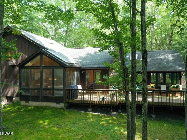 804 Green Ct, Lords Valley, PA 18428