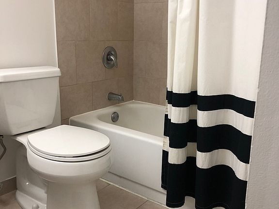 5th image of 1212 N La Salle St #1710