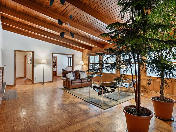 4th image of 621 Montcalm Pl