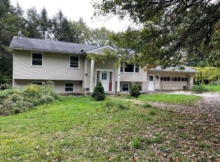 75 Winchell Dr, Rock Tavern, NY 12575