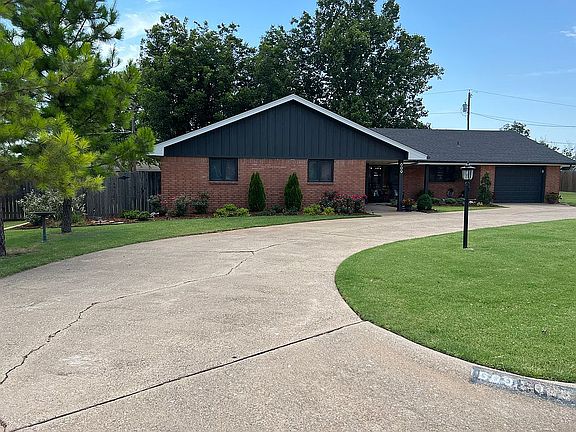 3rd image of 609 Meadow Pl