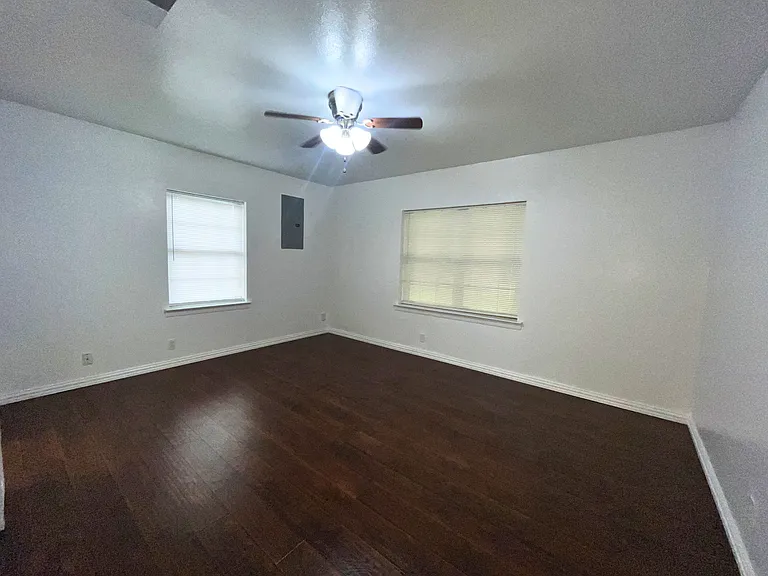 1025 Warden St — Photo 9