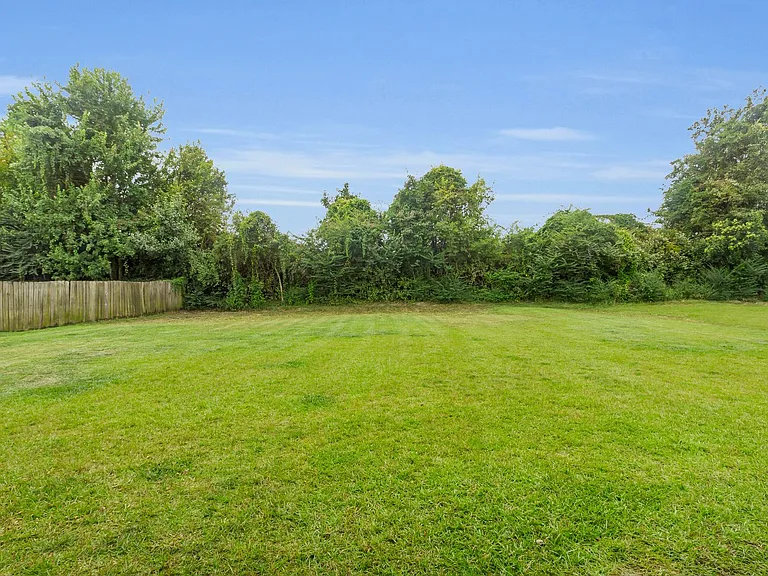 115 Grantham Pl — Photo 32