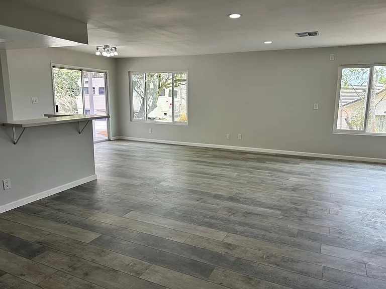 12526 Spruce St — Photo 3
