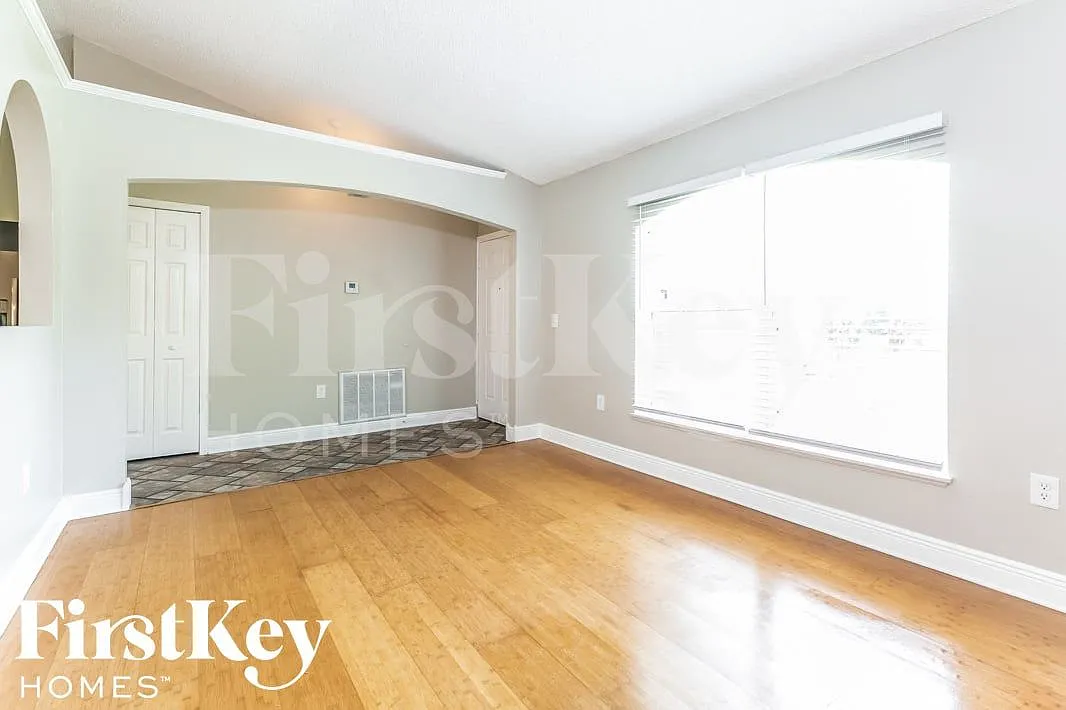 3 bed, 2.0 bath, 1440 sqft, $2,255 — Photo 4