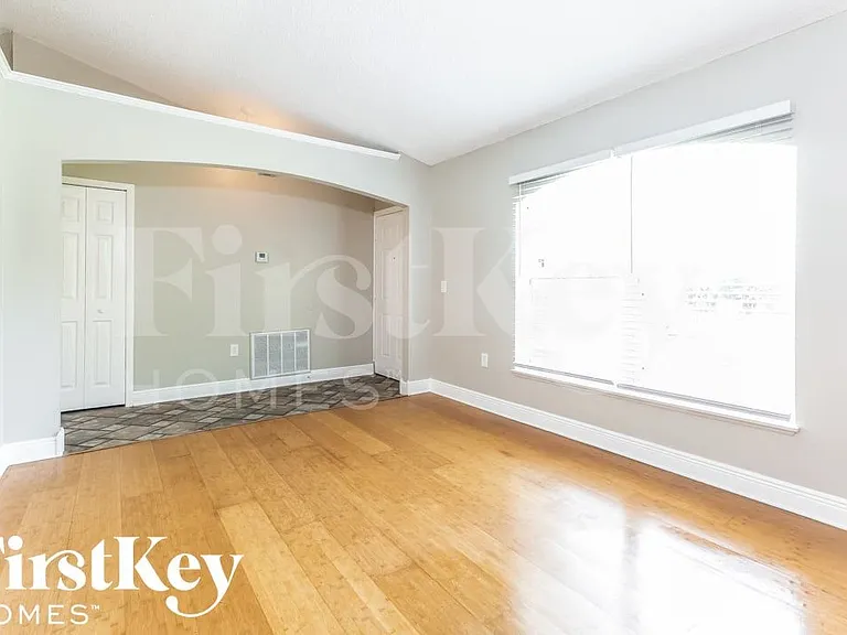 1130 Sandusky St SE — Photo 4