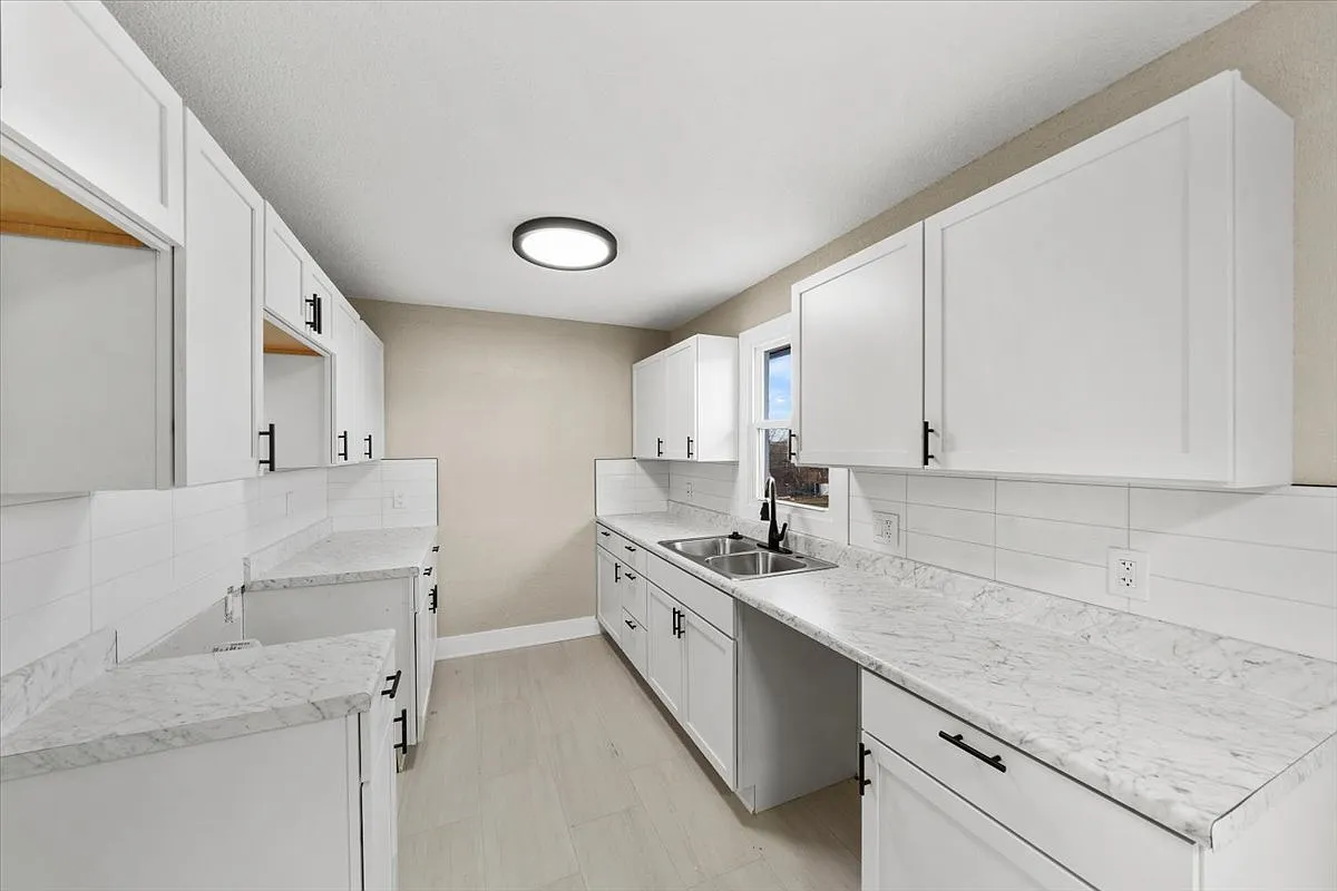 3 bed, 1000 sqft, $1,675 — Photo 3