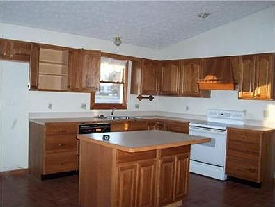 2nd image of 672 Carpico Dr NE