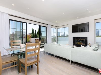 235 S Reeves Dr Penthouse 403, Beverly Hills, CA, 90212