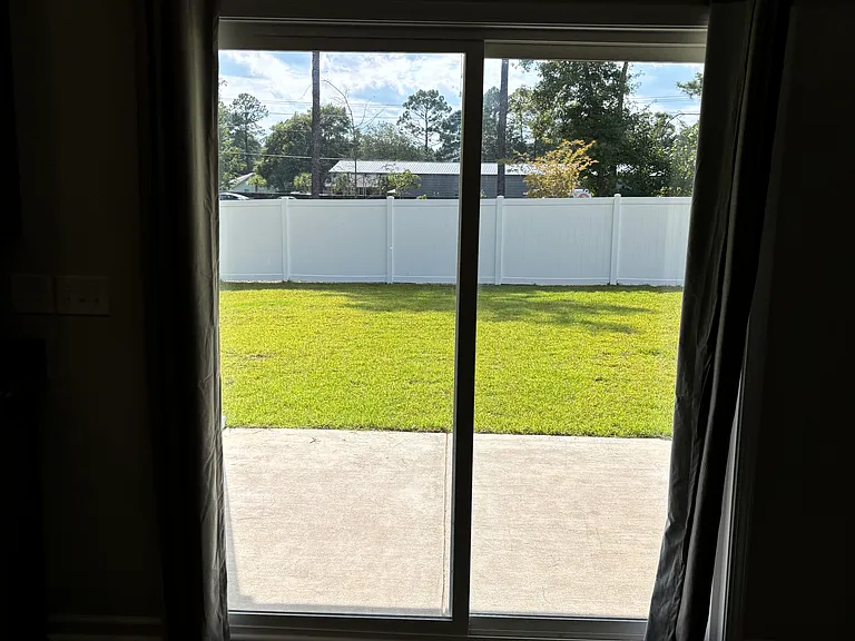 609 Parker Ct — Photo 3