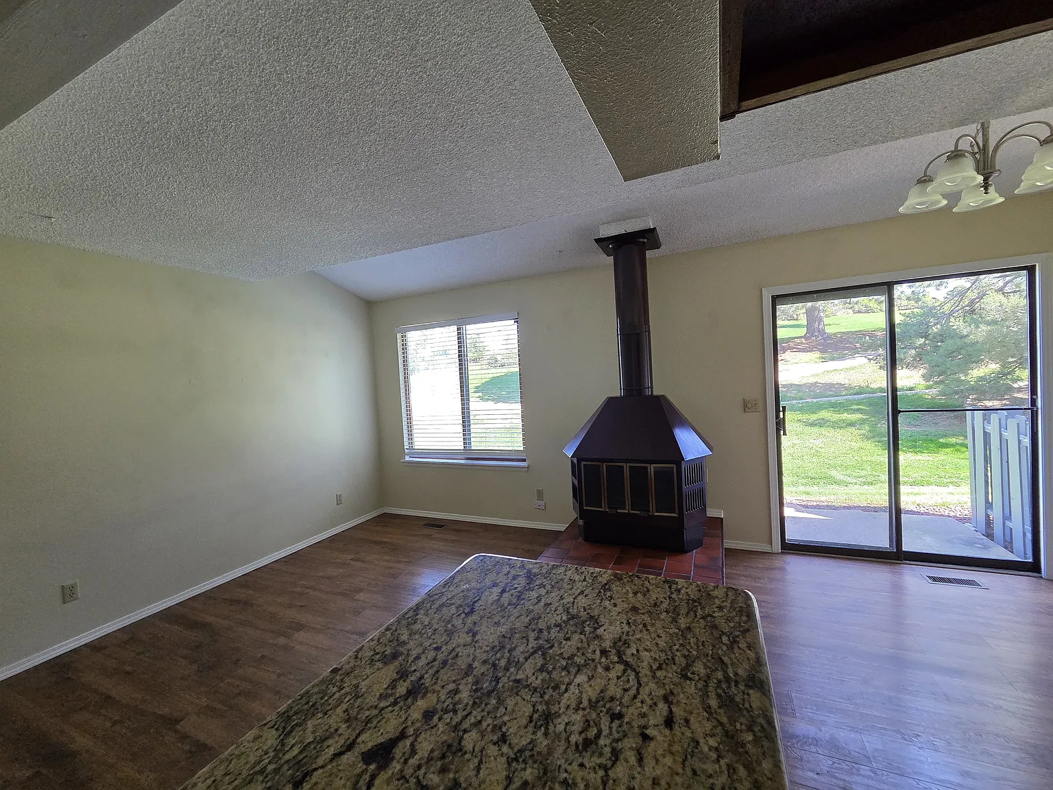 2 bed, 1.5 bath, 1622 sqft, $1,800 — Photo 4