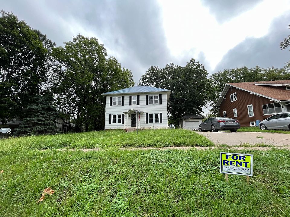 1st image of 909 5th St