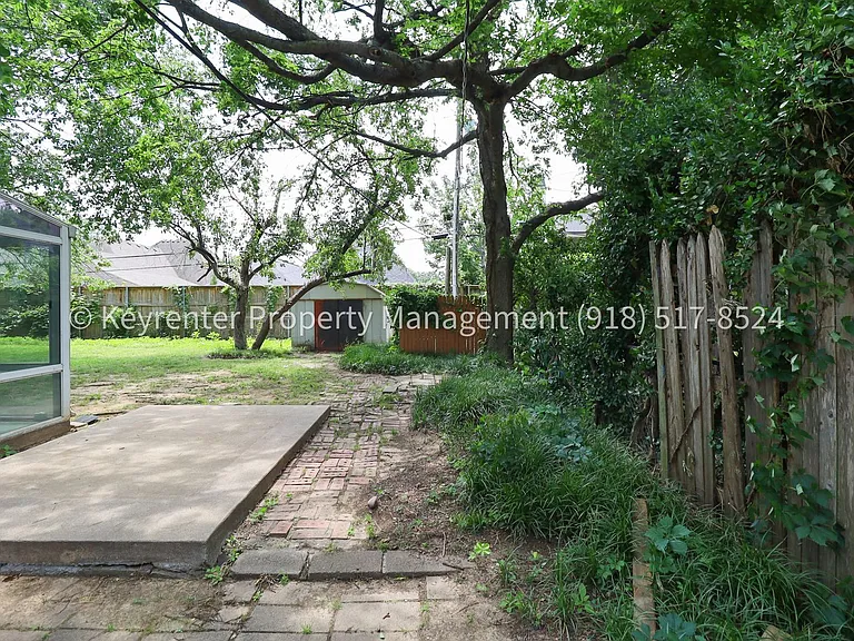 1426 E 32nd Pl — Photo 6