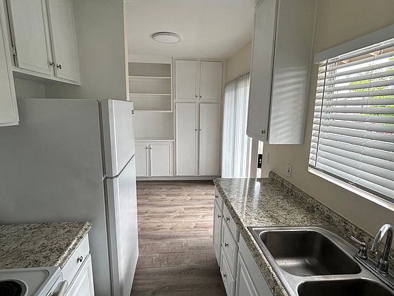 5th image of 4060 Marlborough Ave APT 5
