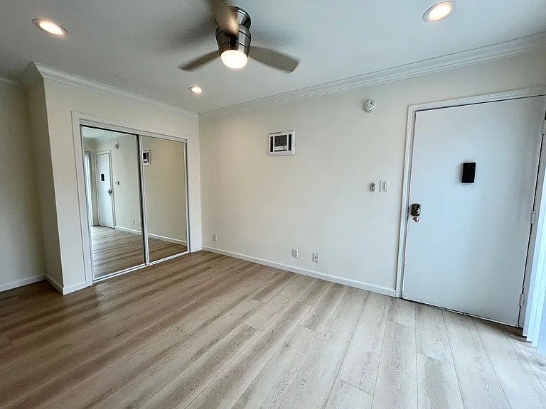 10860 Venice Blvd — Photo 8