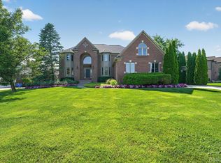 3804 Elk Dr, Rochester, MI 48306