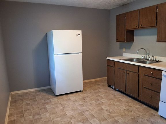 3rd image of 1090 Evelyn Dr #2
