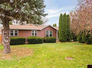 380 W Bert St, Lake Crystal, MN 56055
