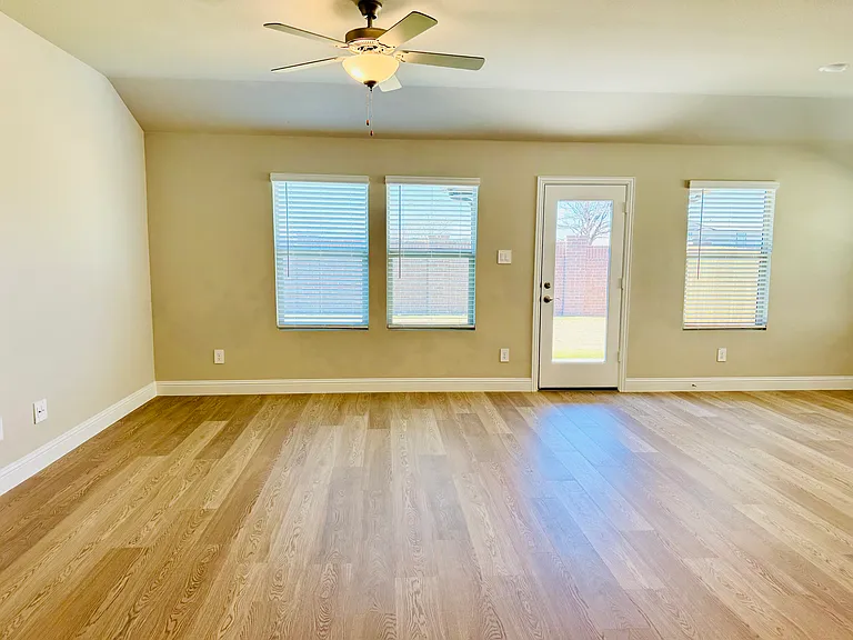 1093 Eagle Run Ln — Photo 17