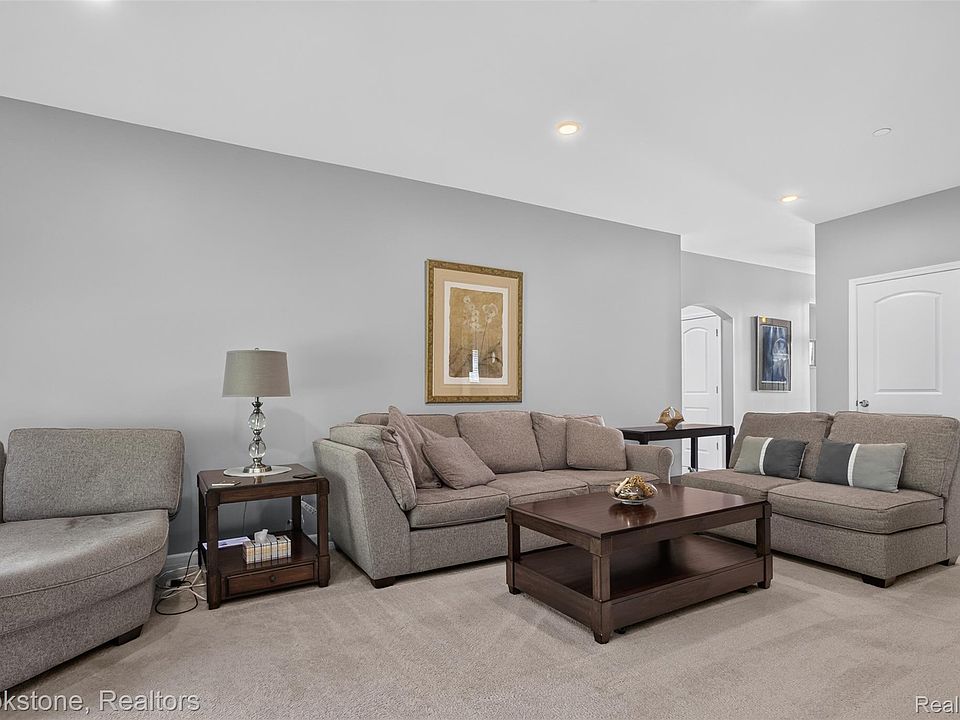 3773 Eagle Creek Dr, photo 3