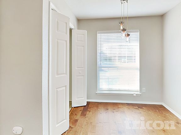 5th image of 919 Bermuda St