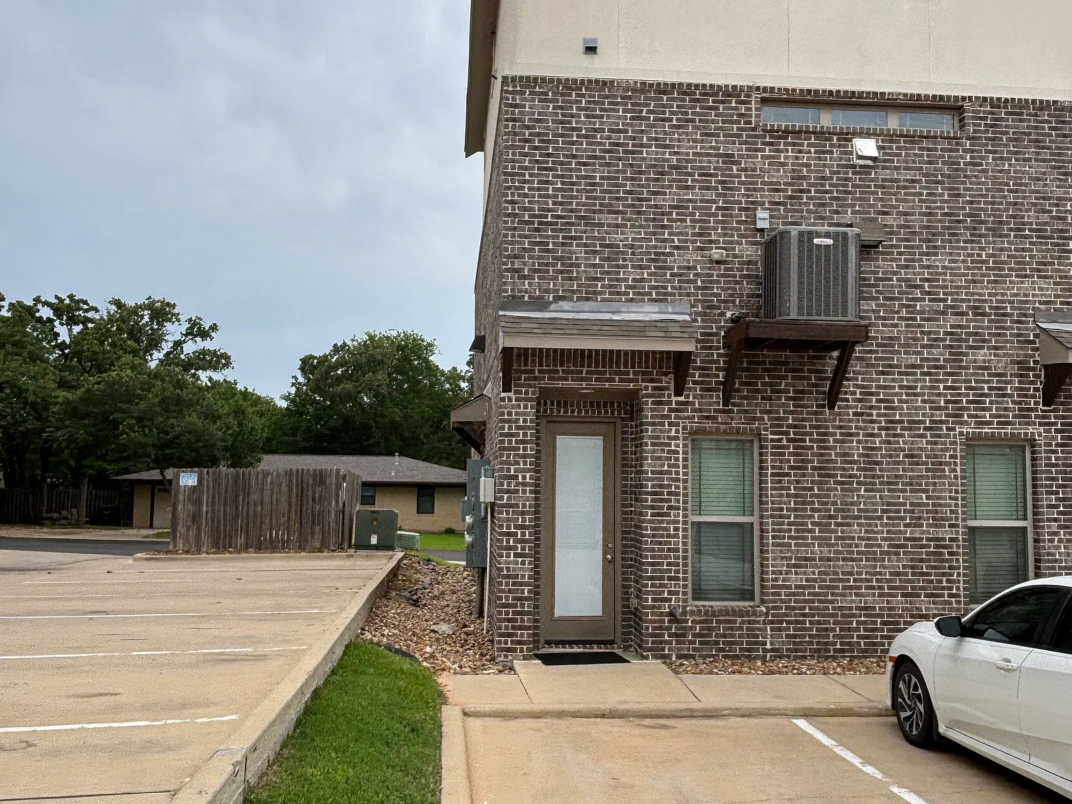 4 bed, 2280 sqft, $3,500 — Photo 2